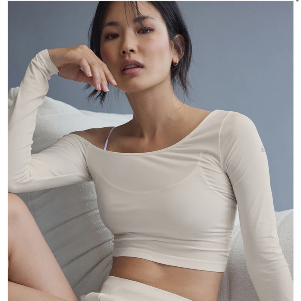 Alo Asymmetric Sheer Glow Long Sleeve size S